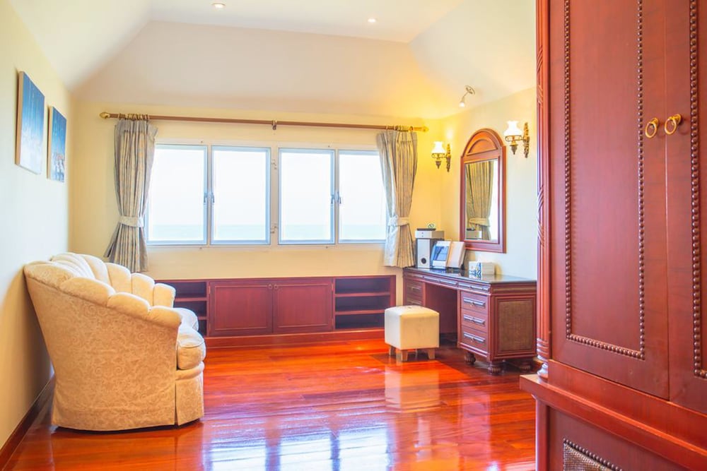 Five Bedrooms Villa photo 2
