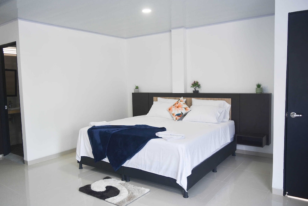Deluxe Room, Beach View photo 1
