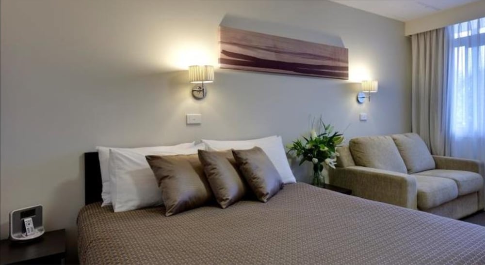 Executive Room, 1 Queen Bed With Sofa Bed, Balcony - Photo 3