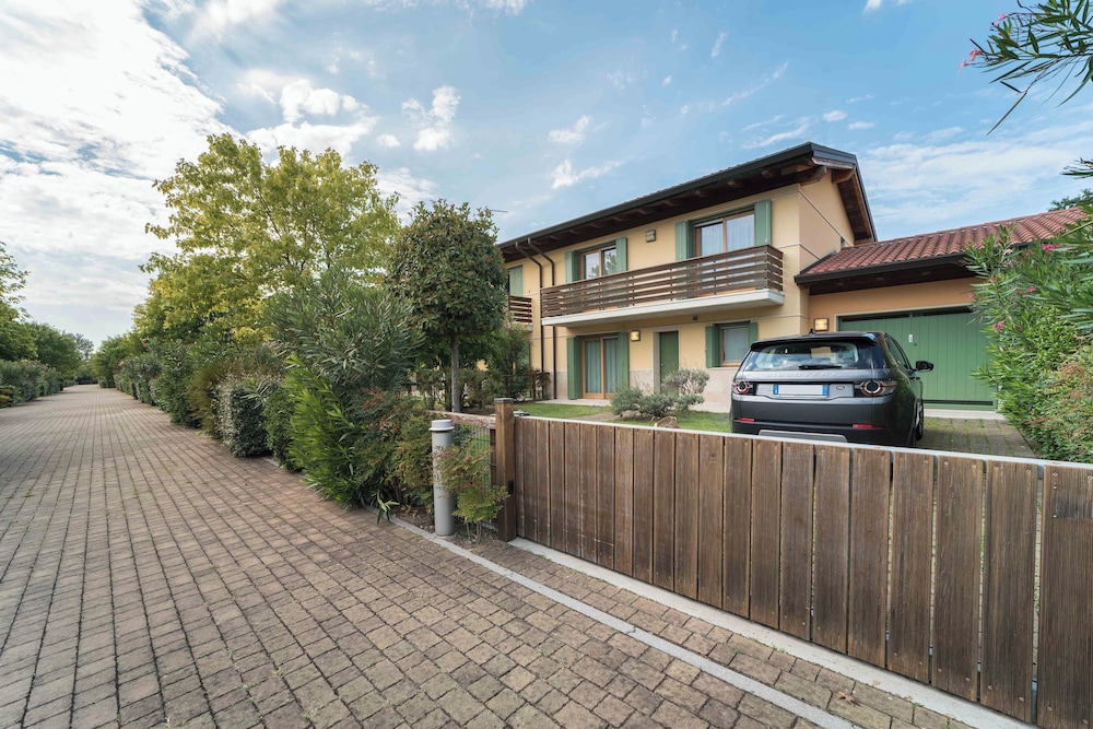 Family Villa (beach access included)
