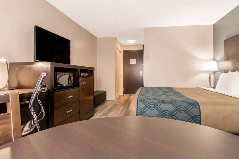 Room, 1 King Bed, Non Smoking - Photo 4
