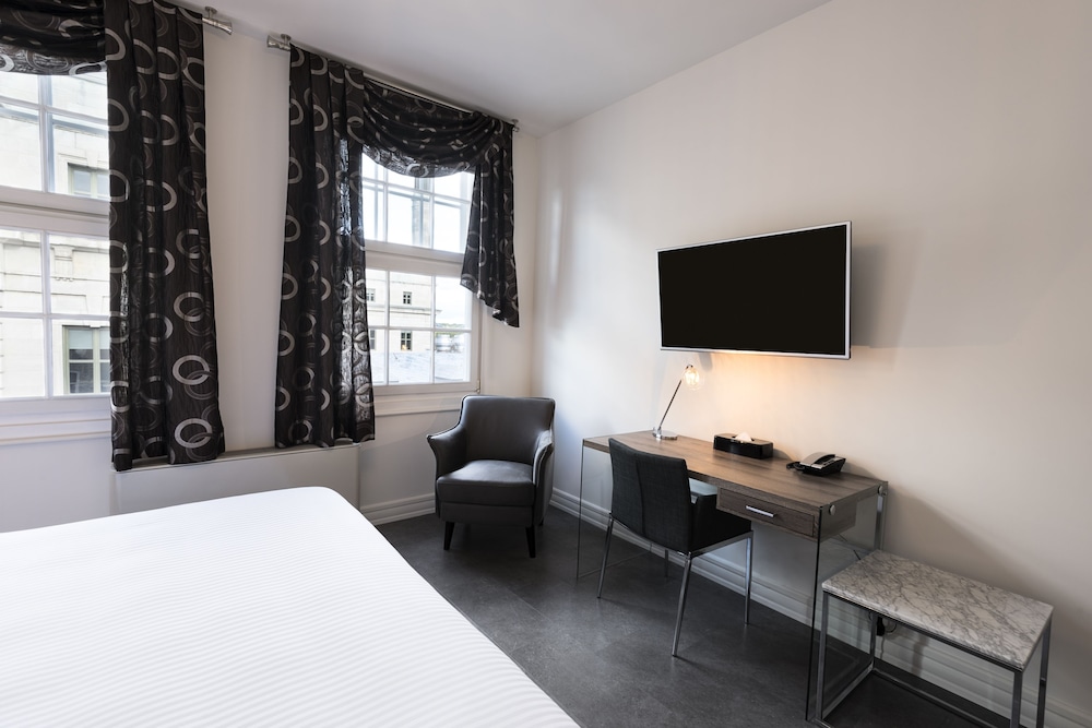 Superior Room, 1 Queen Bed photo 2