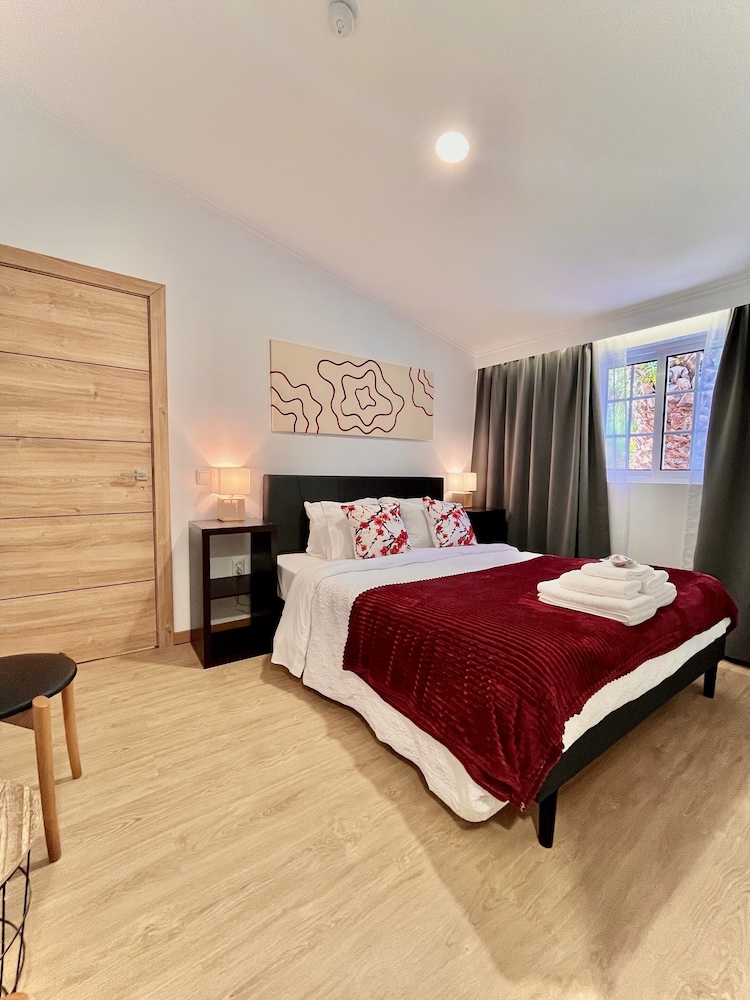 Double Room, Private Bathroom - Photo 3