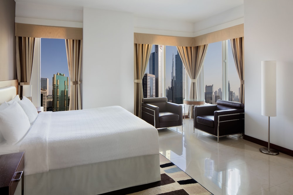 Deluxe Room, 1 King Bed, Non Smoking, Balcony with Complimentary Shuttle Service to Dubai Mall photo 2