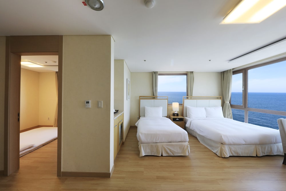 Family Twin Room, Sea View (Two Rooms Family Twin) photo 3