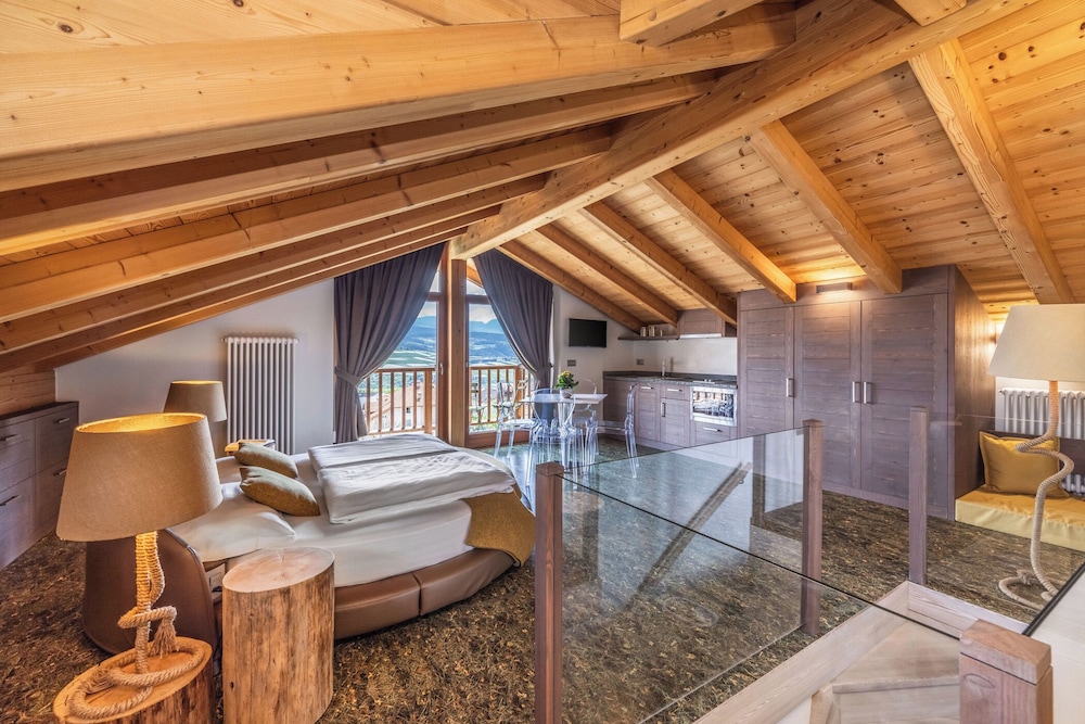 Luxury Studio Suite, Bathtub (Horse Room)