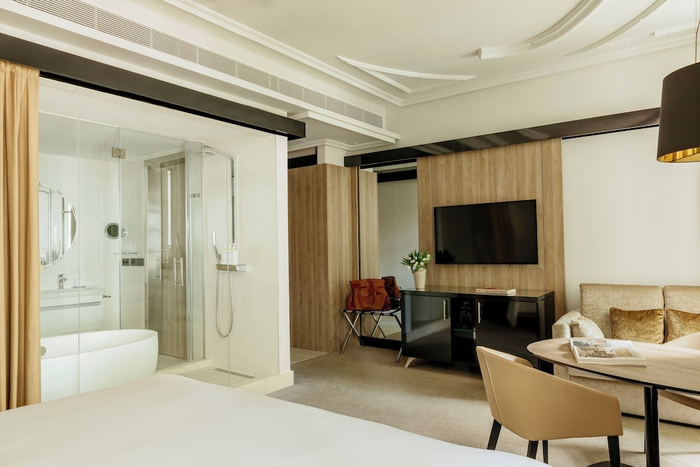 Supreme Room