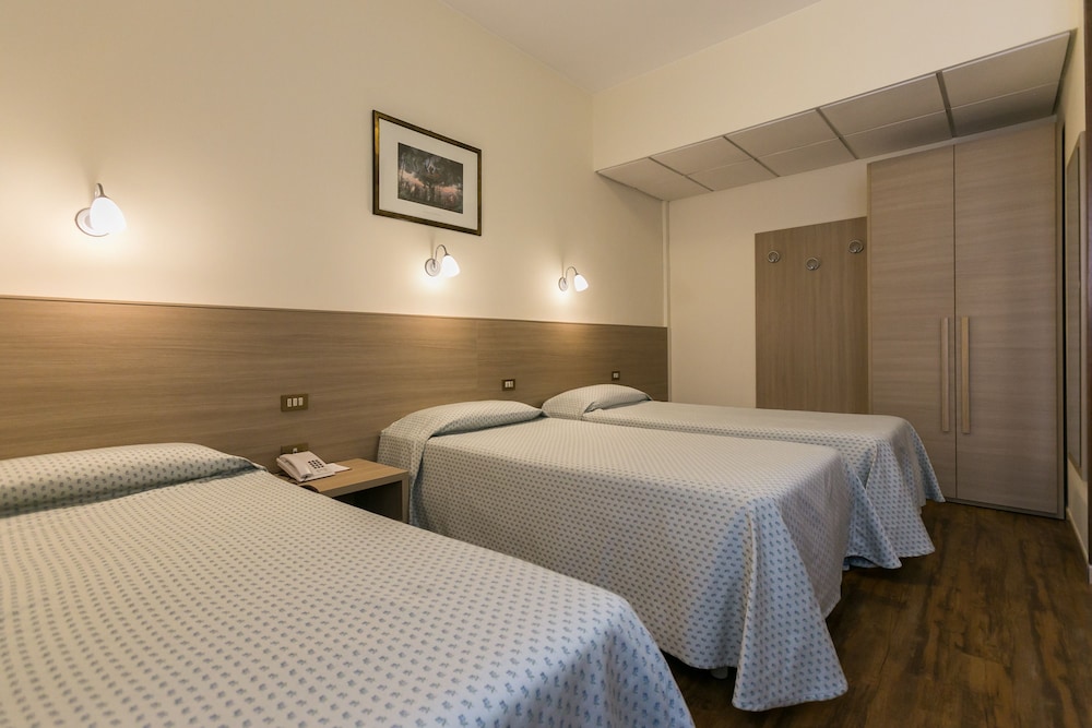 Standard Quadruple Room - Photo 2