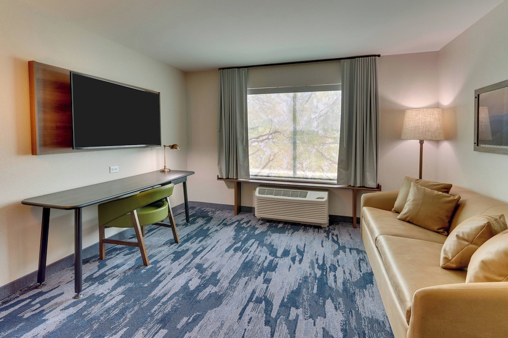Suite, Multiple Beds (Mobility Accessible, Tub) photo 2