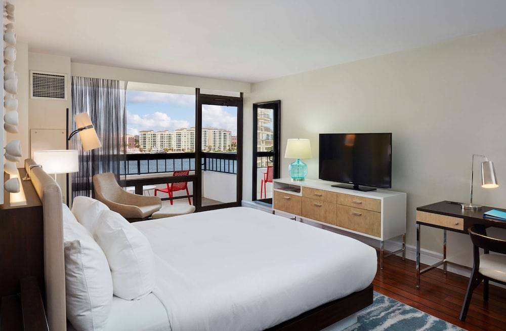 Room, 1 King Bed, Accessible, Non Smoking (w/ bathtub) - Photo 4