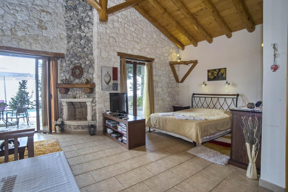 Villa photo 1