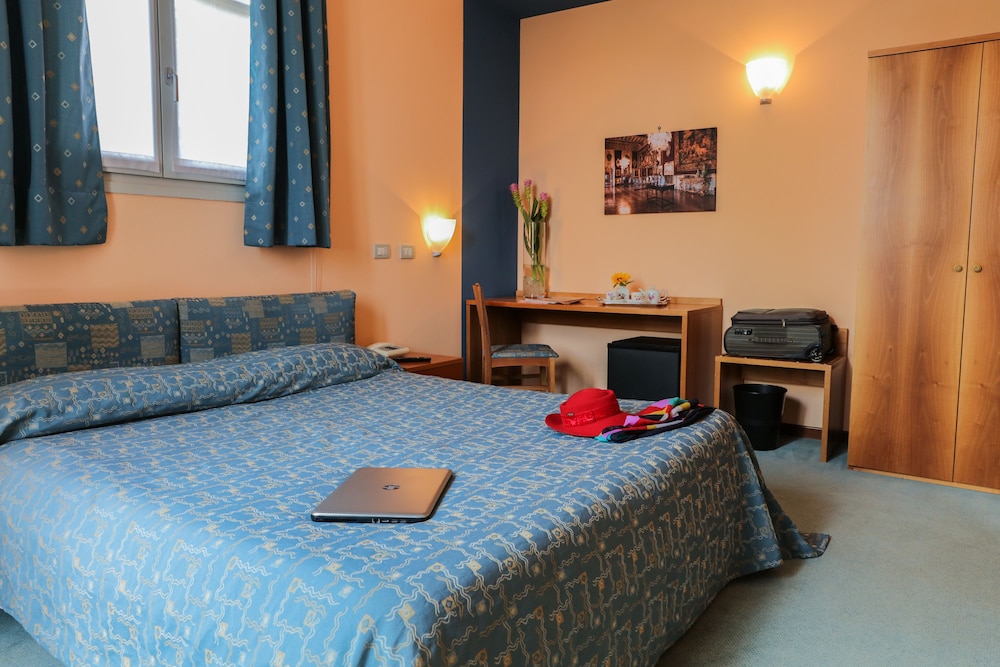 Standard Double Room Single Use, 1 Queen Bed photo 1
