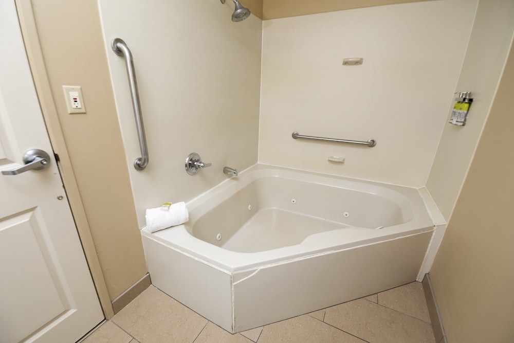 Standard Room, 1 King Bed, Jetted Tub - Photo 1
