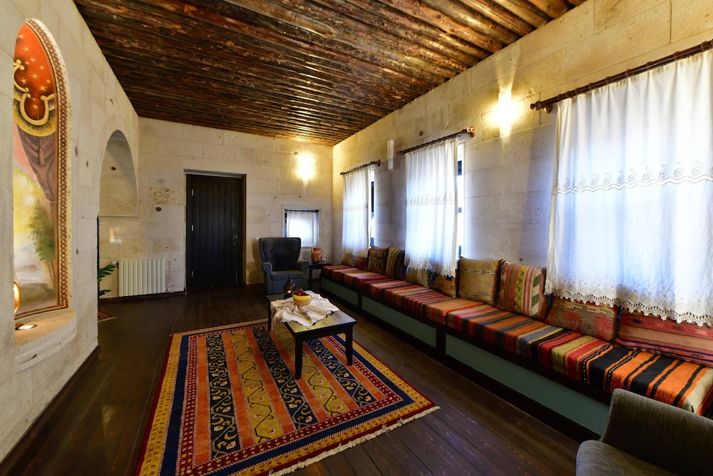 Deluxe Suite - Photo 16