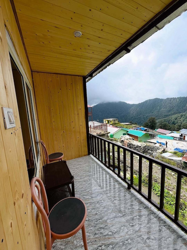 Deluxe Double Room, Balcony, Hill View