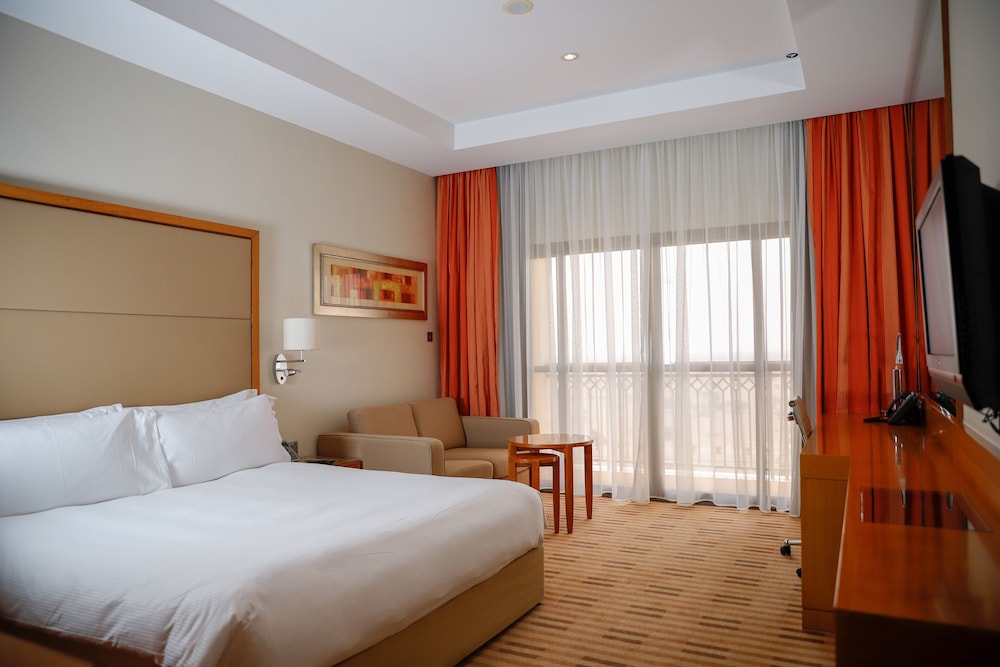 Standard Room, 1 King Bed, Balcony, Pool View - Photo 2