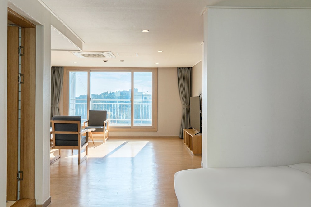 heyy, Suite, Ocean View - Photo 4