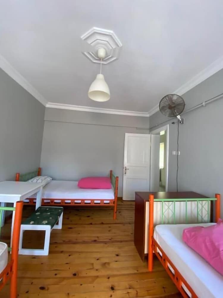 Classic Triple Room (Shared Bathroom) photo 2