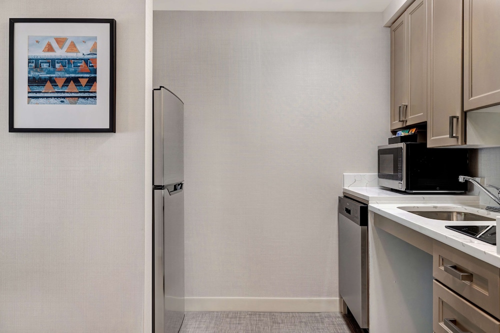 Suite, 1 King Bed, Accessible, Non Smoking (Mobility & Hearing, Roll-in Shower) - Photo 2