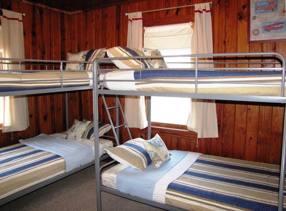 House, Multiple Beds (High Cotton) photo 3