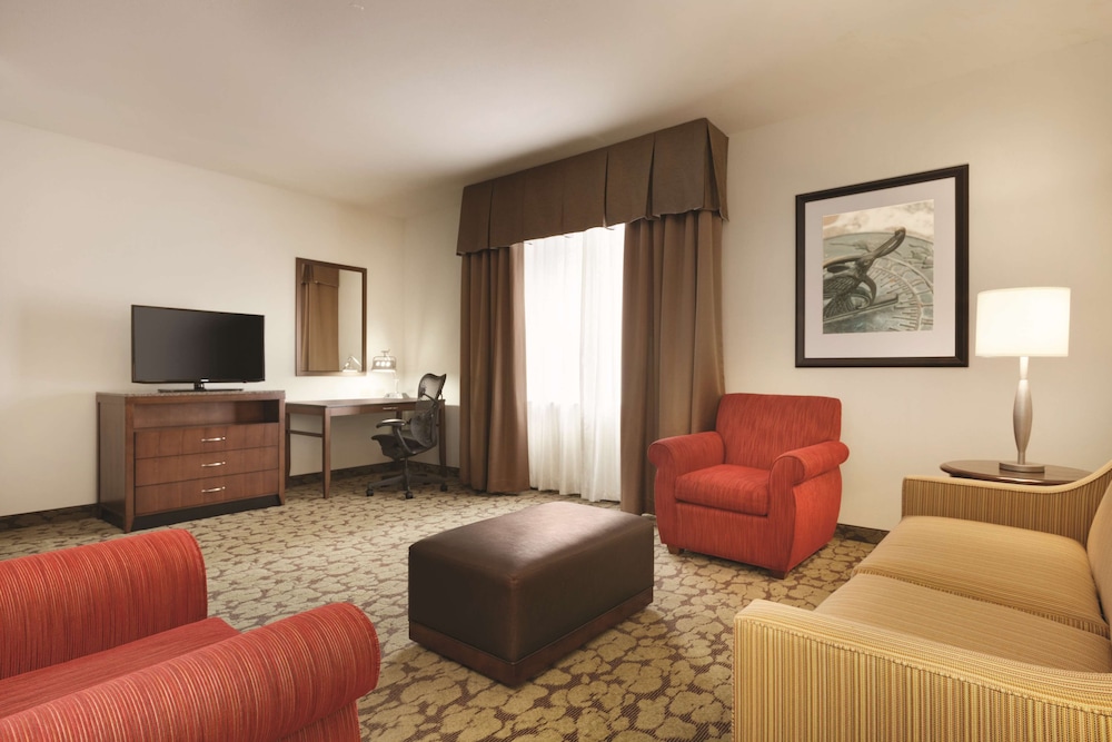 Deluxe Suite, 1 King Bed with Sofa bed, Jetted Tub