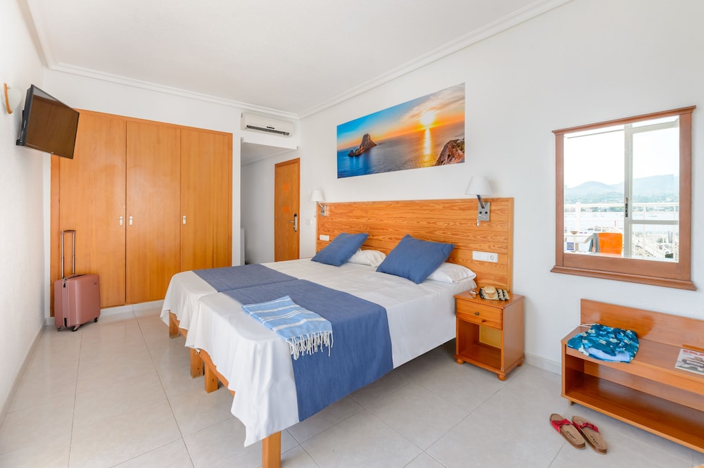 Double Room (3 Adults) - Photo 3