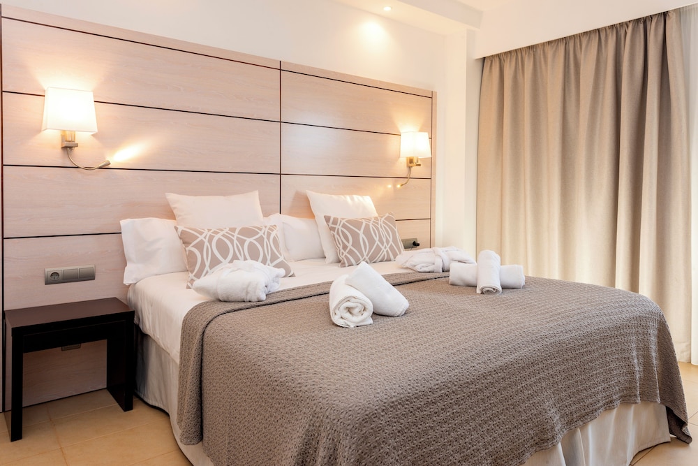 Deluxe Double Room, Balcony, Pool View - Photo 4