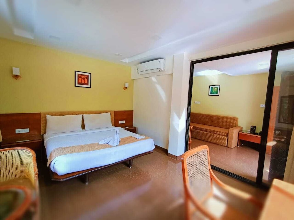 Executive Suite with Pool View