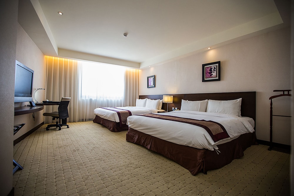 Deluxe Quadruple Room, Multiple Beds photo 3