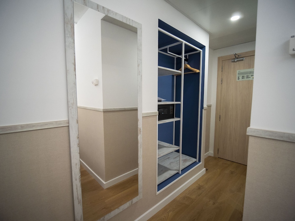 Superior Quadruple Room (3 adults + 1 children)