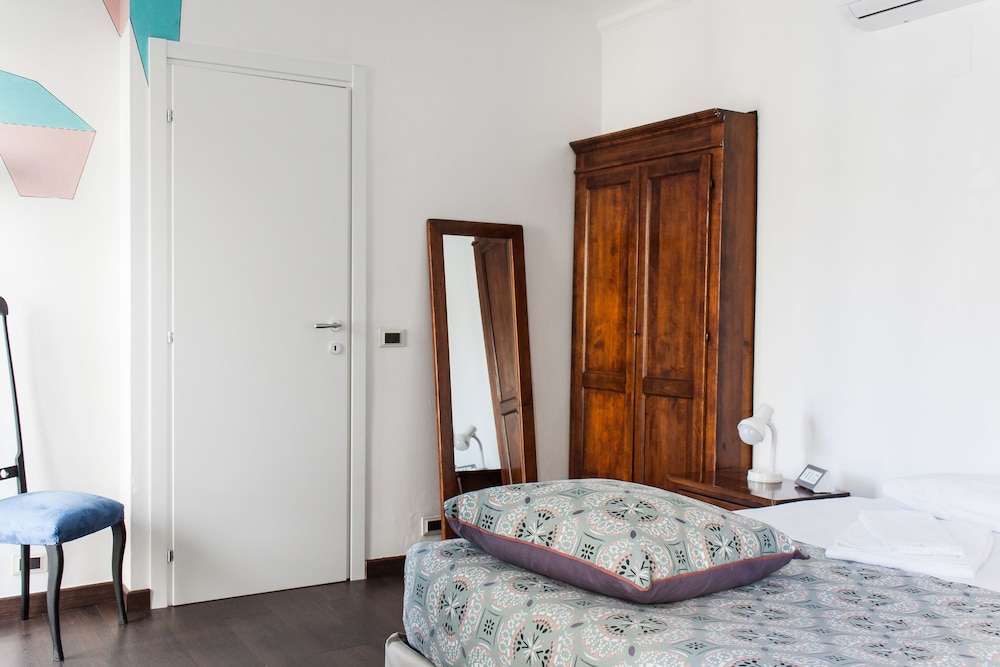 Comfort Single Room, 1 Large Twin Bed, Private Bathroom, City View photo 2