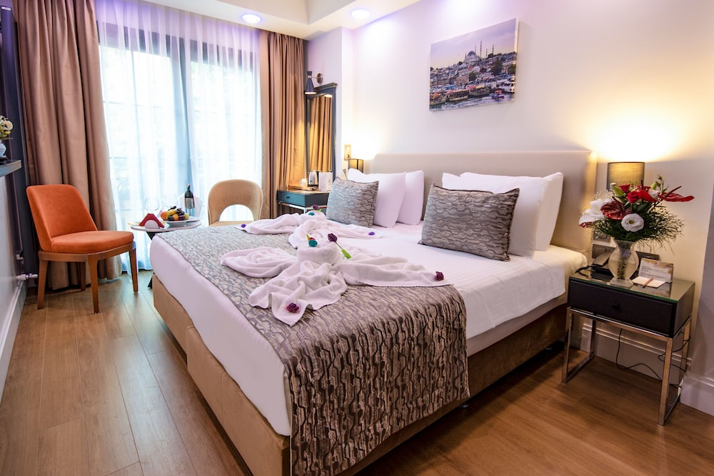 Superior Double or Twin Room thumbnail 5