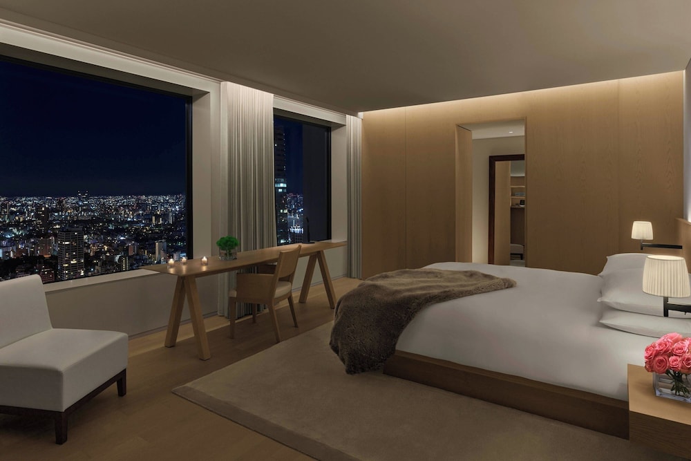 Penthouse, 1 King Bed, Tower thumbnail 5