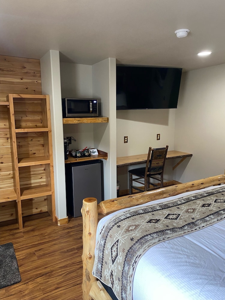 Classic Studio Suite, 1 King Bed photo 3