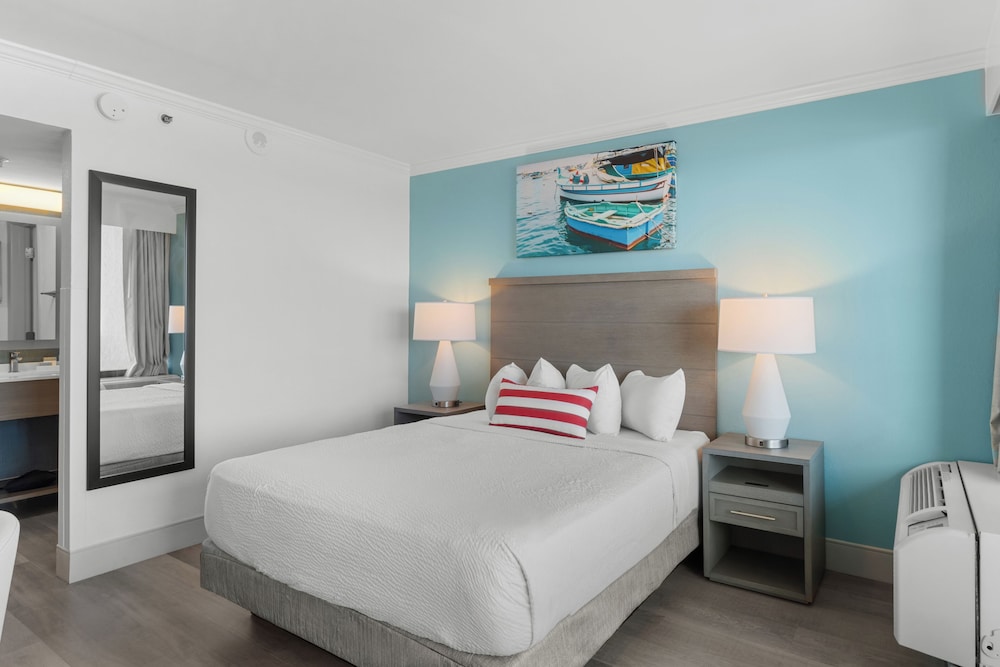 Schooner Oceanfront Deluxe Junior Cabana Suite - Photo 5