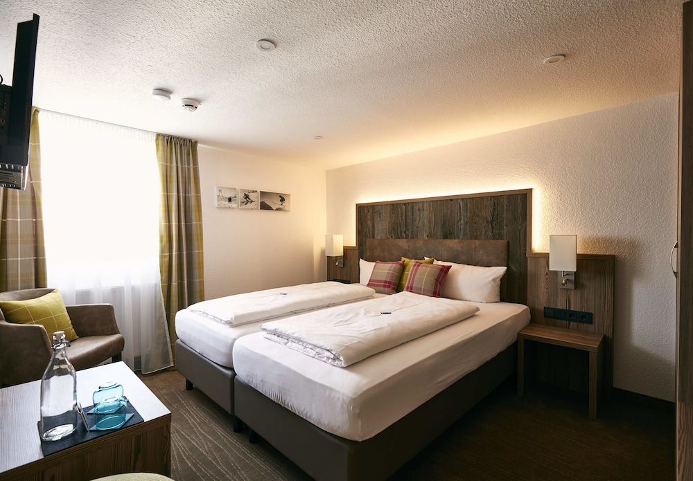 Suite, 2 Bedrooms, Sauna, Mountain View photo 1