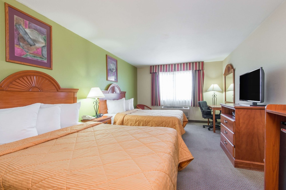 Room, 2 Queen Beds - Photo 2