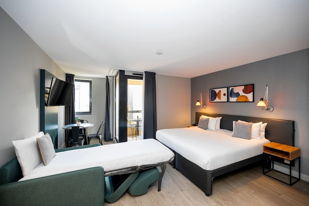 Studio Apartment Plus with Balcony photo 3