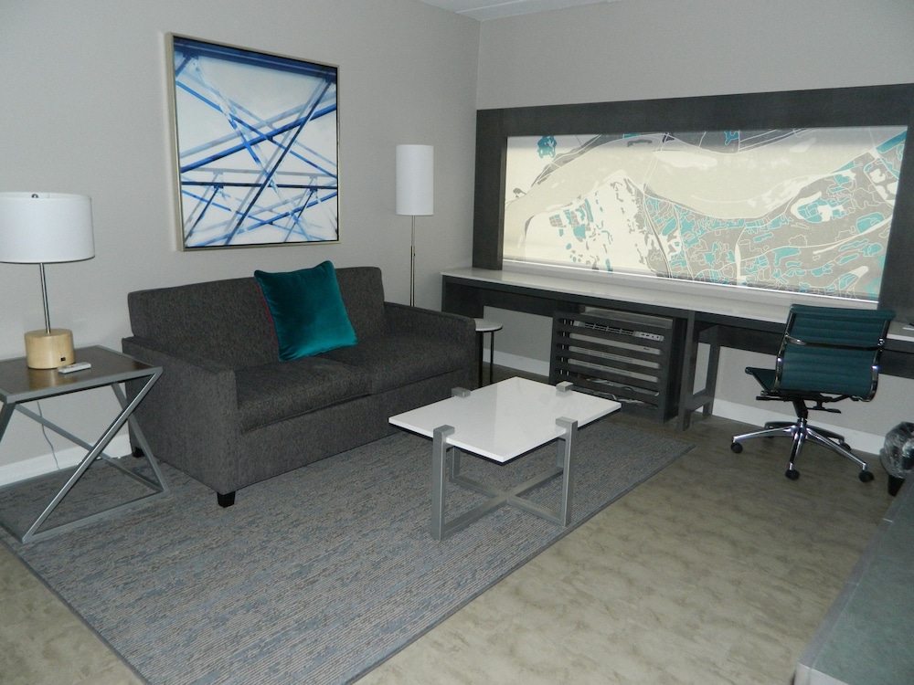Suite, 1 King Bed (Additional Living and Dining Area) - Photo 4