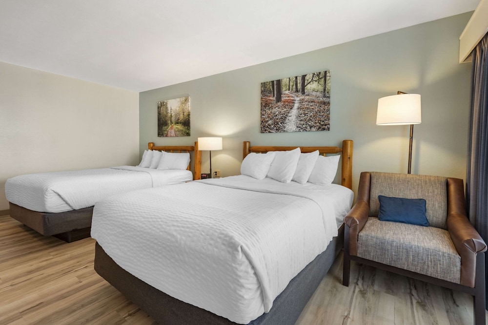 Standard Room, 2 Queen Beds, Non Smoking photo 2