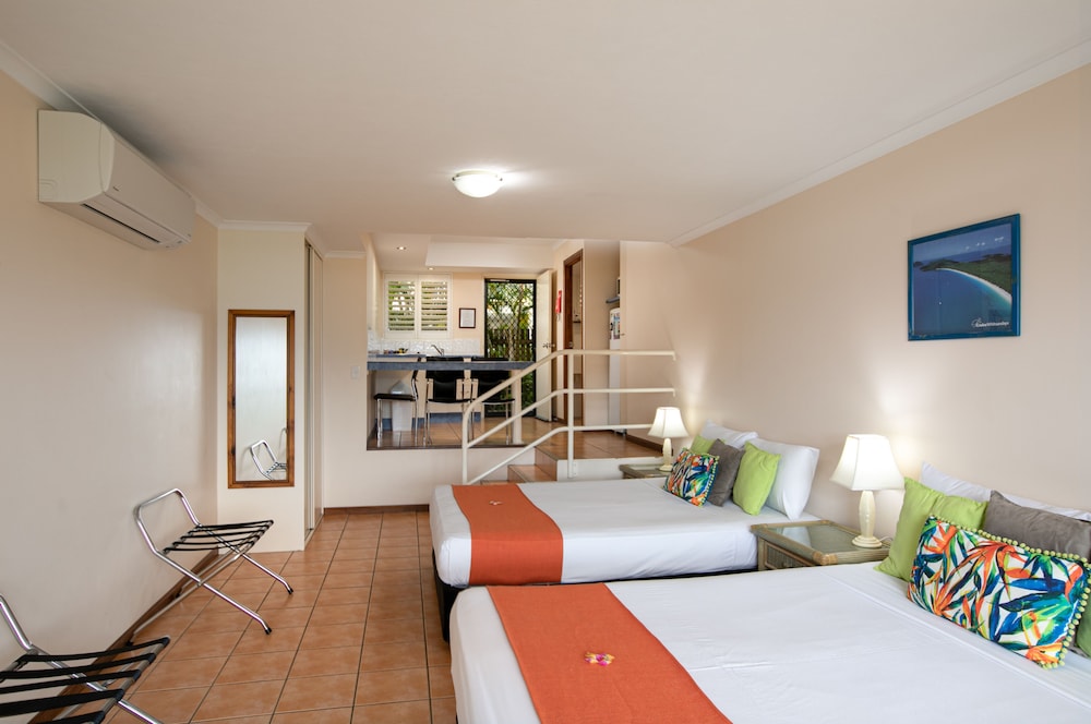 Classic Studio, 2 Queen Beds, Balcony, Marina View