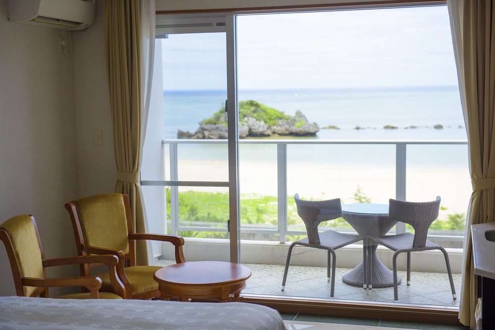 Standard Room, 2 Twin Beds, Balcony, Ocean View (With Extra Bed) photo 3