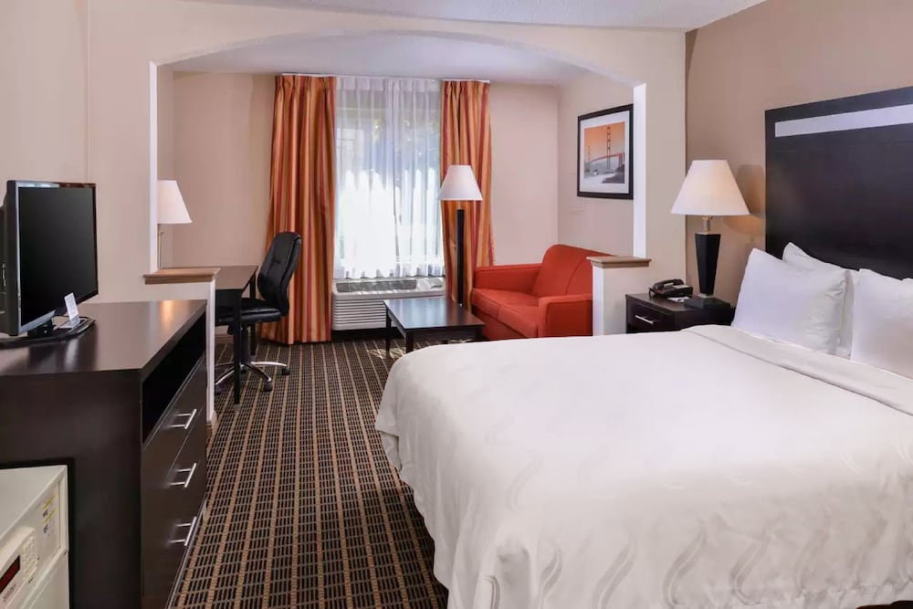 Premium Room, 1 Queen Bed, Non Smoking - Photo 1