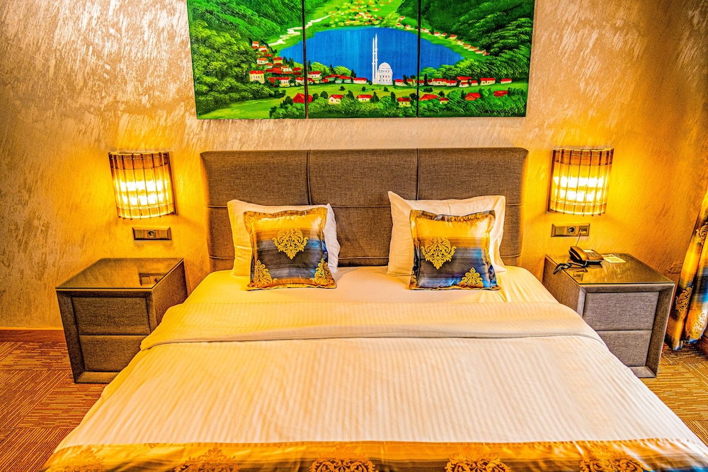 Executive Suite, 1 King Bed, Balcony, City View photo 3