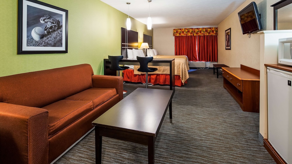 Junior Suite, 2 Queen Beds, Non Smoking, Refrigerator & Microwave