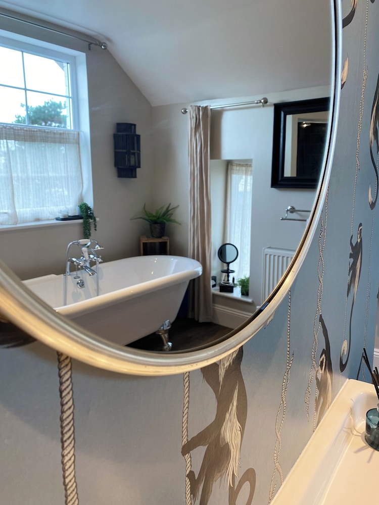Deluxe Suite, 1 King Bed, Ensuite