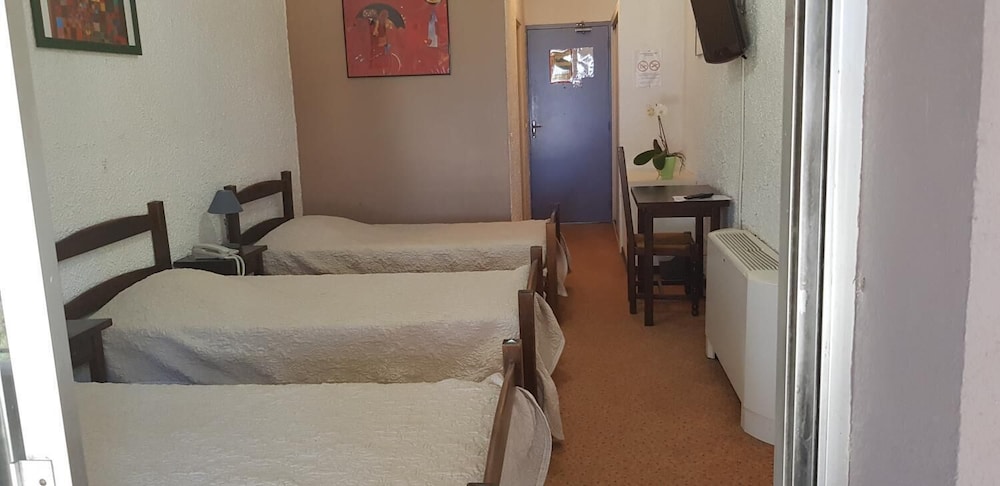 Standard Triple Room photo 2