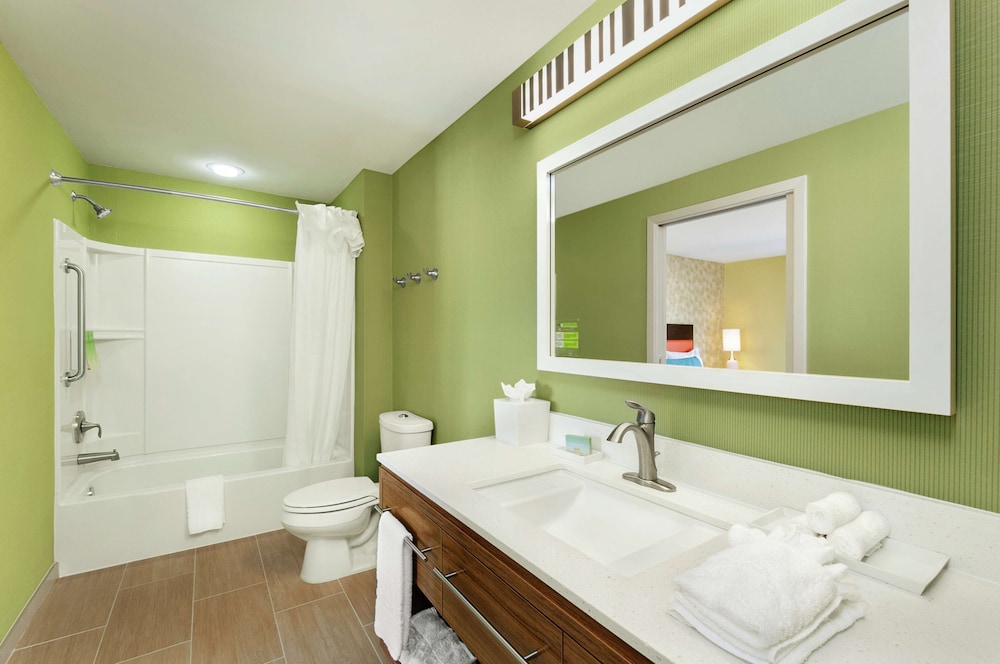 Suite, 1 King Bed, Non Smoking - Photo 4