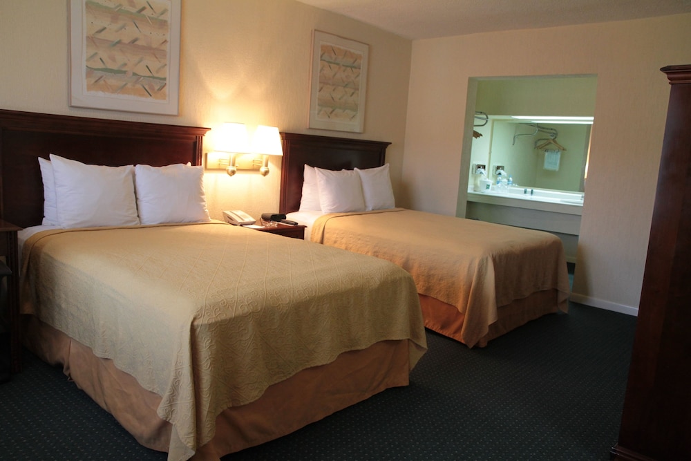 Standard Double Room, 2 Double Beds, Non Smoking - Photo 4