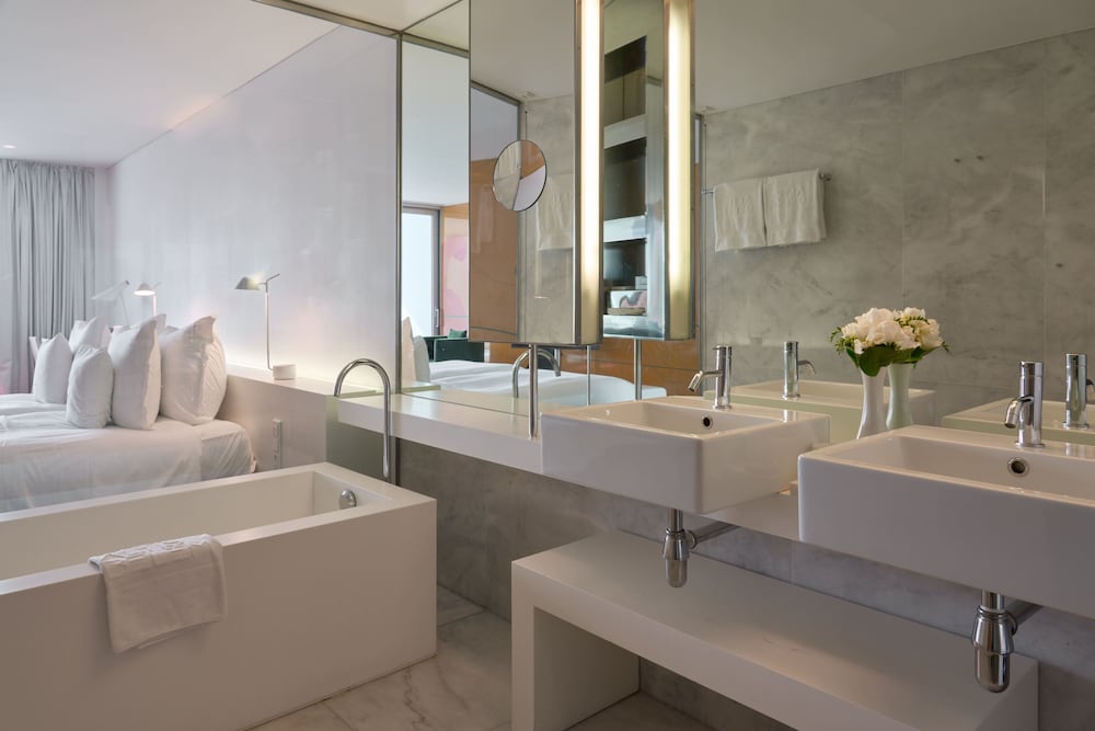 Club Room, Balcony (Premier) - Photo 4